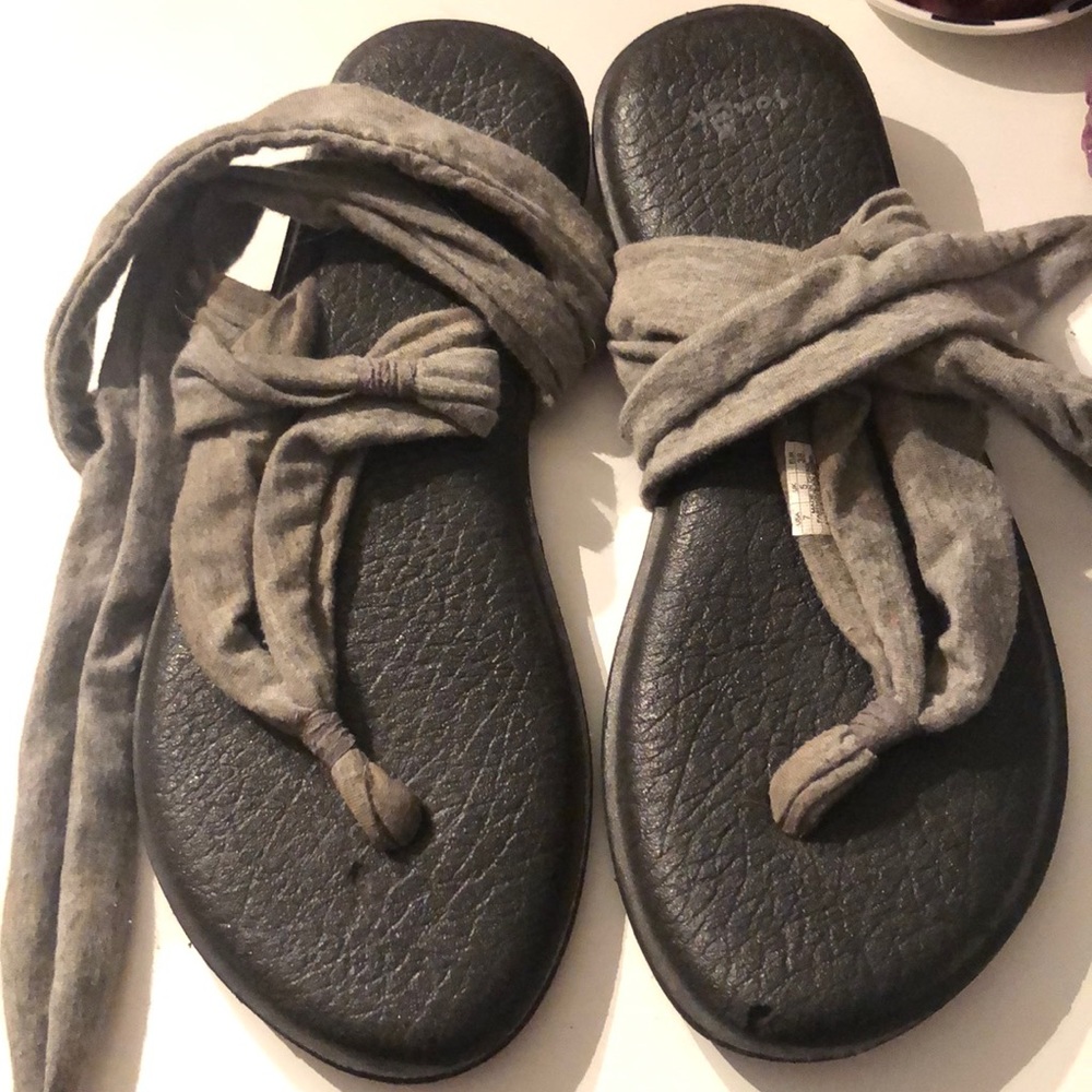 Sandals that wrap up your leg